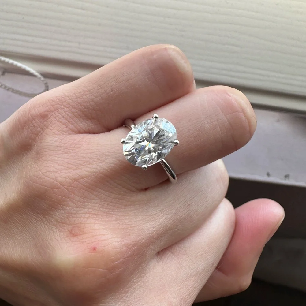 BRAND NEW 3Ct Oval Cut Moissanite Ring Size 7US - PASSES DIAMOND TESTER - Picture 4 of 4